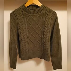 Tommy Hilfiger army green cable knit sweater. Slightly cropped. Size L. Acrylic.